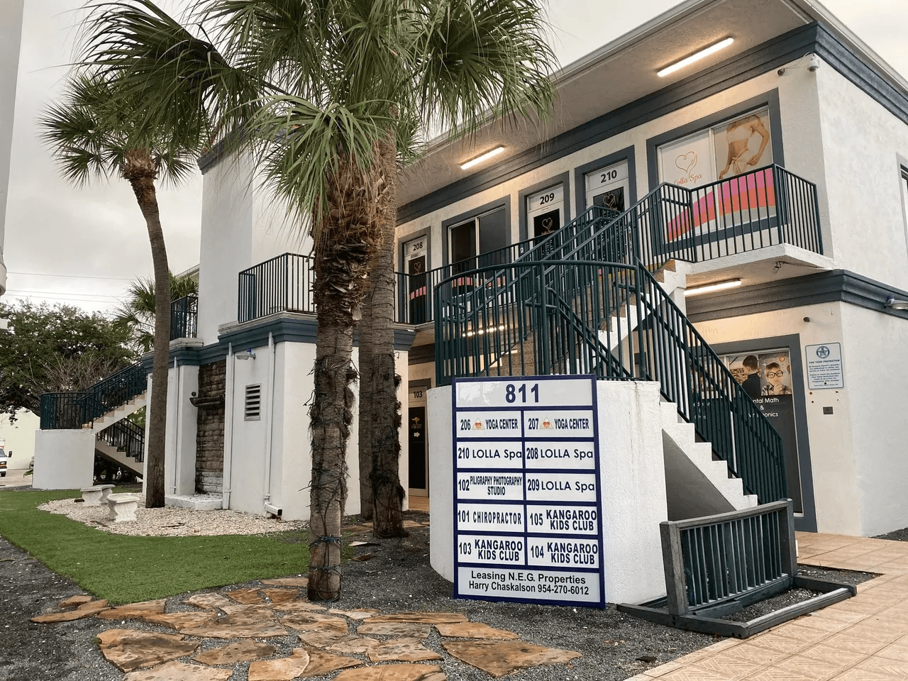 Palm Plaza exterior, home of Align the Spine Chiropractic